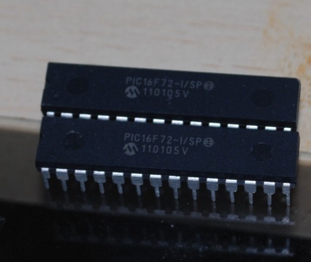 PIC16F72-I/SP 28 Pin, 3.5KB Std Flash, 128 RAM, 22 I/O, Pb-Free, -40C to +85C, 28-SPDIP, TUBE 产品图