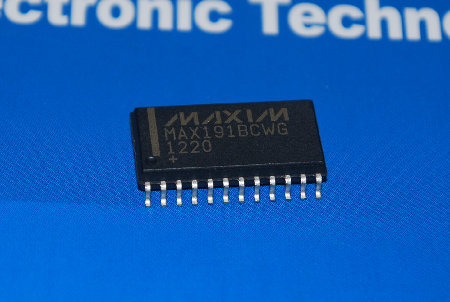 MAX191BCWG 低功耗、12位采样ADC，内置电压基准及关断模式香港现货,进口原装 产品图