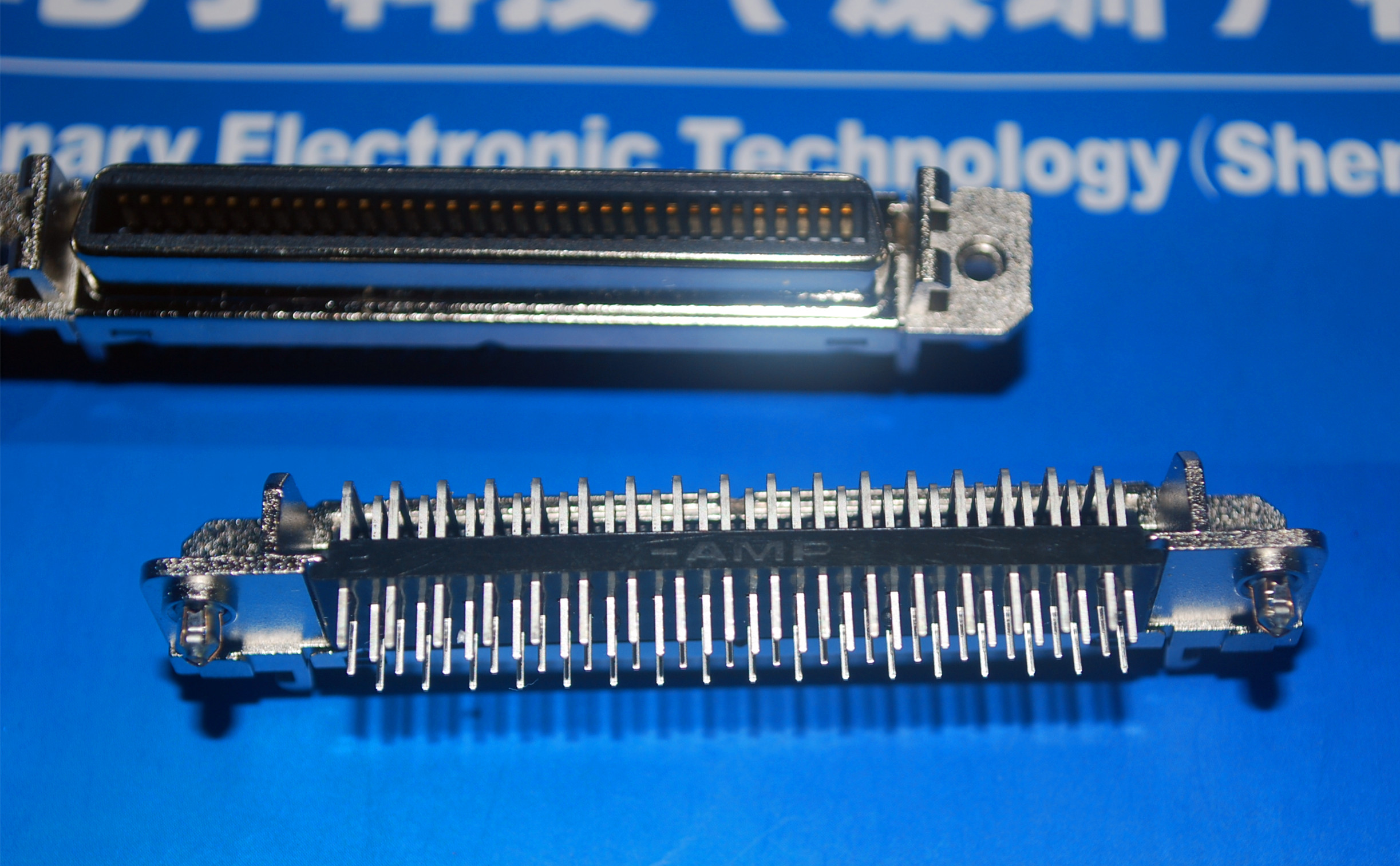 SCSI68 原装正品AMP SCSI-68pin 槽式母座 90度弯脚 焊接PCB 产品图