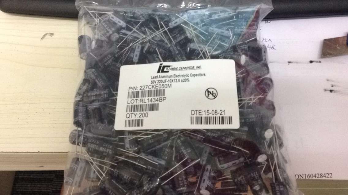 227CKE050M CKE Series 220 uF 50 V �20 % Through Hole Radial Aluminum Electrolytic Capacitor 产品图