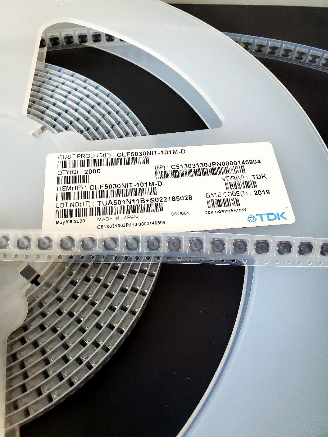 CLF5030NIT-331M-D 铁氧体屏蔽型车载用功率电感器 产品图