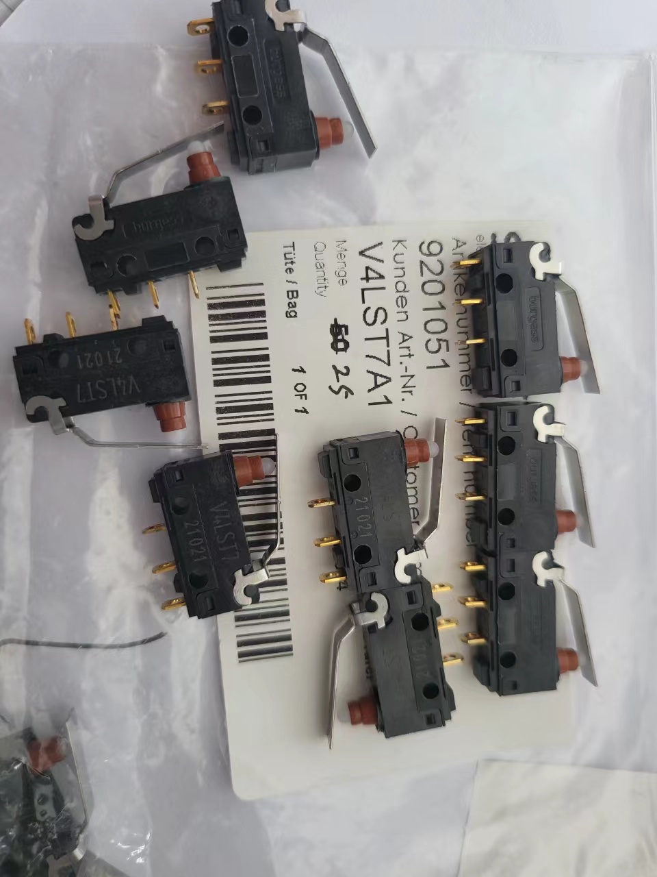 V4LST7A1 基本/快动开关 超小型微动开关 超行程密封 产品图