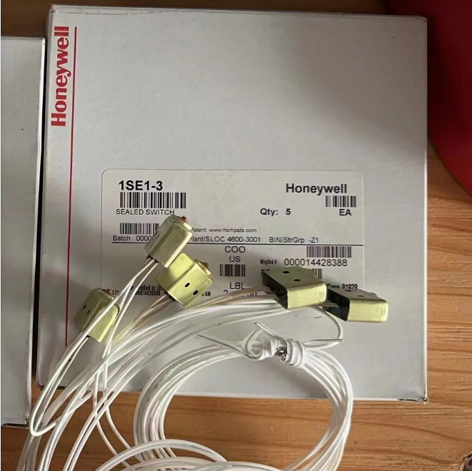 1SE1-3 Basic Switch, SE Series, SPDT, 5A 250VAC, Plunger Actuator, Lead Wires 产品图
