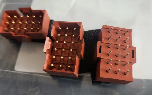 207444-4 18 CONTACT(S), MALE, COMBINATION LINE CONNECTOR, SOLDER, PLUG 产品图