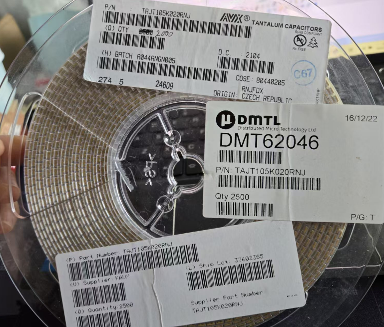 TAJT105K020RNJ Cap Tant Solid 1uF 20V T CASE 10% (3.5 X 2.8 X 1.2mm) Inward L SMD 3528-12 9 Ohm 125°C 产品图